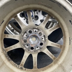 ④
185/65R15ブリヂストンブリザックVRX2アルミ付きスタッドレスタイヤ、プリウス、PCD100、2024年モデルの画像