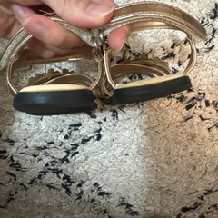 Accessories de Bebe ゴールド サンダル 15.0 ベベ　　花の画像