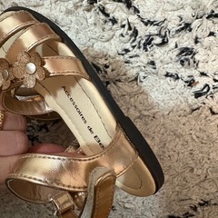 Accessories de Bebe ゴールド サンダル 15.0 ベベ　　花の画像