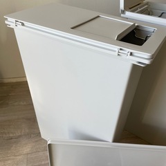 無印ゴミ箱大２個各種蓋、キャスターセットの画像