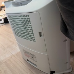 シャープ 加湿 セラミックファンヒーター 暖房 6(8)畳/加湿 8.5(14)畳/プラズマクラスター 7000 6畳 日本製 ホワイト HX-L120-W の画像