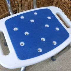 シャワーチェア 介護用お風呂椅子 椅子 イス 水色 背もたれ付き　札幌市 西野店の画像