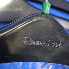 中古品　2624　店舗用　硬質ハンガー　40本セット　手渡し限定　RENOWN LOOK　滑り止めあり　ボトム用フックありの画像