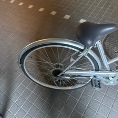 大人用自転車　27インチ　　6段ギア、ライト付き、鍵付き　シルバーの画像