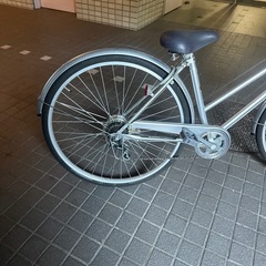 大人用自転車　27インチ　　6段ギア、ライト付き、鍵付き　シルバーの画像