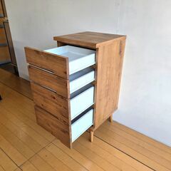 未使用訳あり 天然木 パイン材 オイル仕上げのスリムチェスト 北欧ナチュラルヴィンテージ 幅40 4段オイル塗装 引き出し リビングボードの画像