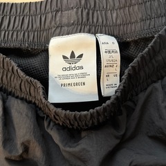 アディダスナイロンジャージ上下セットの画像