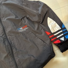 アディダスナイロンジャージ上下セットの画像