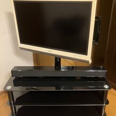 テレビスタンド＆ホームシアターサウンドシステムの画像