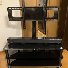 テレビスタンド＆ホームシアターサウンドシステムの画像