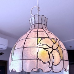 🌸天然カピスシェルペンダントライト✨ステンドグラス風花柄デザイン💛ヴィンテージ・ボヘミアン・子ども部屋・洋室にぴったり🌿人気高価品5,000円🌟の画像