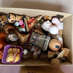 日本各地のお土産 民芸品 こけしなどダンボール箱に三箱の画像