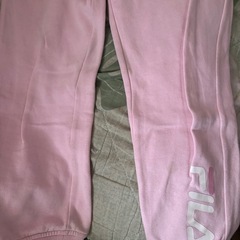 FILA ピンク パーカーとズボン　サイズ7の画像
