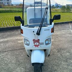 ホンダのジャイロキャノピー　2スト　大きなBOX付きでクリスマスの雰囲気漂う車体です。の画像
