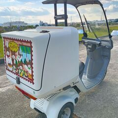 ホンダのジャイロキャノピー　2スト　大きなBOX付きでクリスマスの雰囲気漂う車体です。の画像