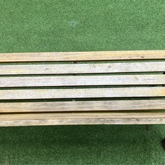 公園にありそうなベンチ　屋外の画像