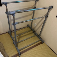 ハンガーラック2本の画像