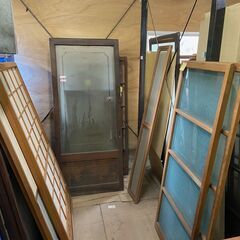 🏃‍♀️建具・欄間"半額”セール🏃‍♂️ ☆セール期間は11/20〜12/20まで‼☆ 窓 ドア 扉等レトロな建具があります♪の画像