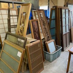 🏃‍♀️建具・欄間"半額”セール🏃‍♂️ ☆セール期間は11/20〜12/20まで‼☆ 窓 ドア 扉等レトロな建具があります♪の画像