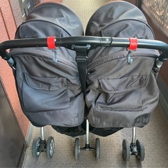 combi横並び双子用ベビーカーの画像