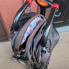 combi横並び双子用ベビーカーの画像