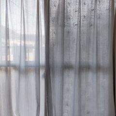 ベージュカーテンの画像