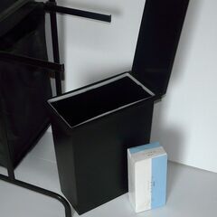 配達先決定🚚　無料配達します🚚IKEAランドリーバスケット💖木製ごみ箱スタンド💖ダストボックス💖チェスト💖の画像