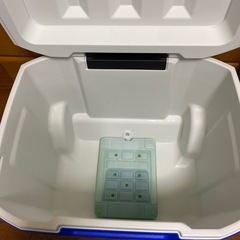 Coleman クーラーボックス＋LOGOS保冷剤の画像