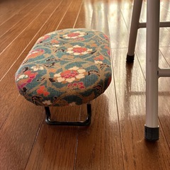 小さい椅子　３点の画像