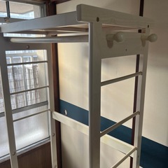 木製ハンガーラックの画像