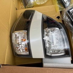 20ベルファイヤ純正ライトまわりの画像