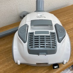 【ジモティー割引で最大15％OFF⭐️】紙パック式掃除機 GD-VC9 Vegetableの画像