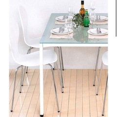 強化ガラス　ダイニングテーブルの画像