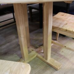 【川崎市宮前区リサイクルオフ】北欧風　丸テーブル　椅子4点set　ナチュラルカラーの画像