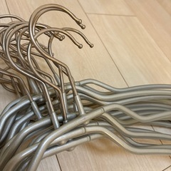 ずれ落ちないハンガー20本の画像