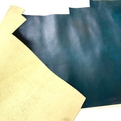 姫路産　ネイビー（グリーン？）の革端材の画像