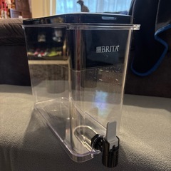 タンク型浄水器とカートリッジ一つの画像