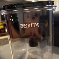 タンク型浄水器とカートリッジ一つの画像