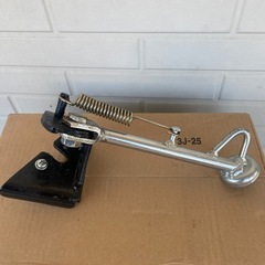 バイクのキックスタンドの画像