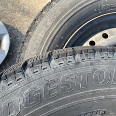 取り引き中中スタッドレスタイヤ145/80R13の画像