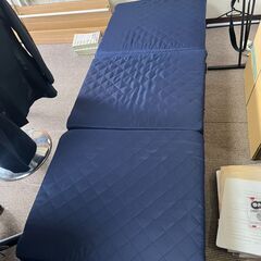 簡易折り畳みベットの画像