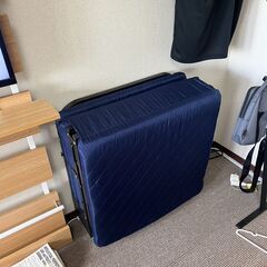 簡易折り畳みベットの画像