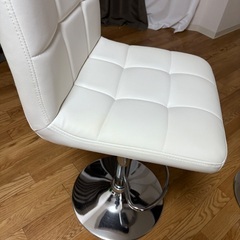 バー風の椅子になりますの画像