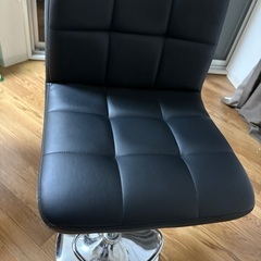 バー風の椅子になりますの画像