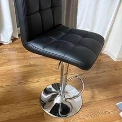 バー風の椅子になりますの画像