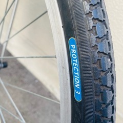 26インチ オートライト、6段変速、前後ともパンクに強い、すごく固いアンチパンクタイヤがついてる中古自転車です。防犯登録も込みの料金なので、購入後手間なくそのまま乗れますの画像