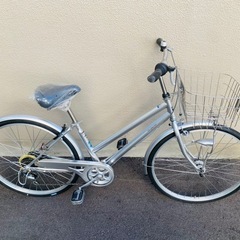 26インチ オートライト、6段変速、前後ともパンクに強い、すごく固いアンチパンクタイヤがついてる中古自転車です。防犯登録も込みの料金なので、購入後手間なくそのまま乗れますの画像