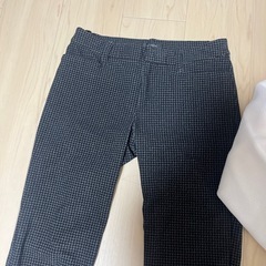 新品ニットパーカーとズボンのセットの画像