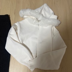新品ニットパーカーとズボンのセットの画像