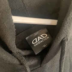 黒パーカーの画像